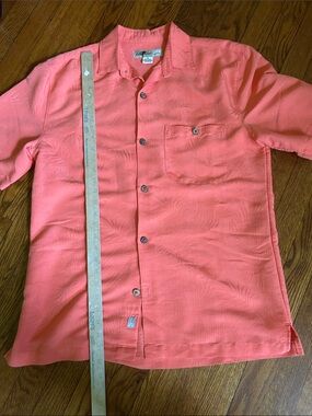 Men's Short-Sleeve Button-Up Shirt in Tropical Coral